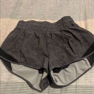 lululemon Hotty Hot Shorts low rise 2.5in